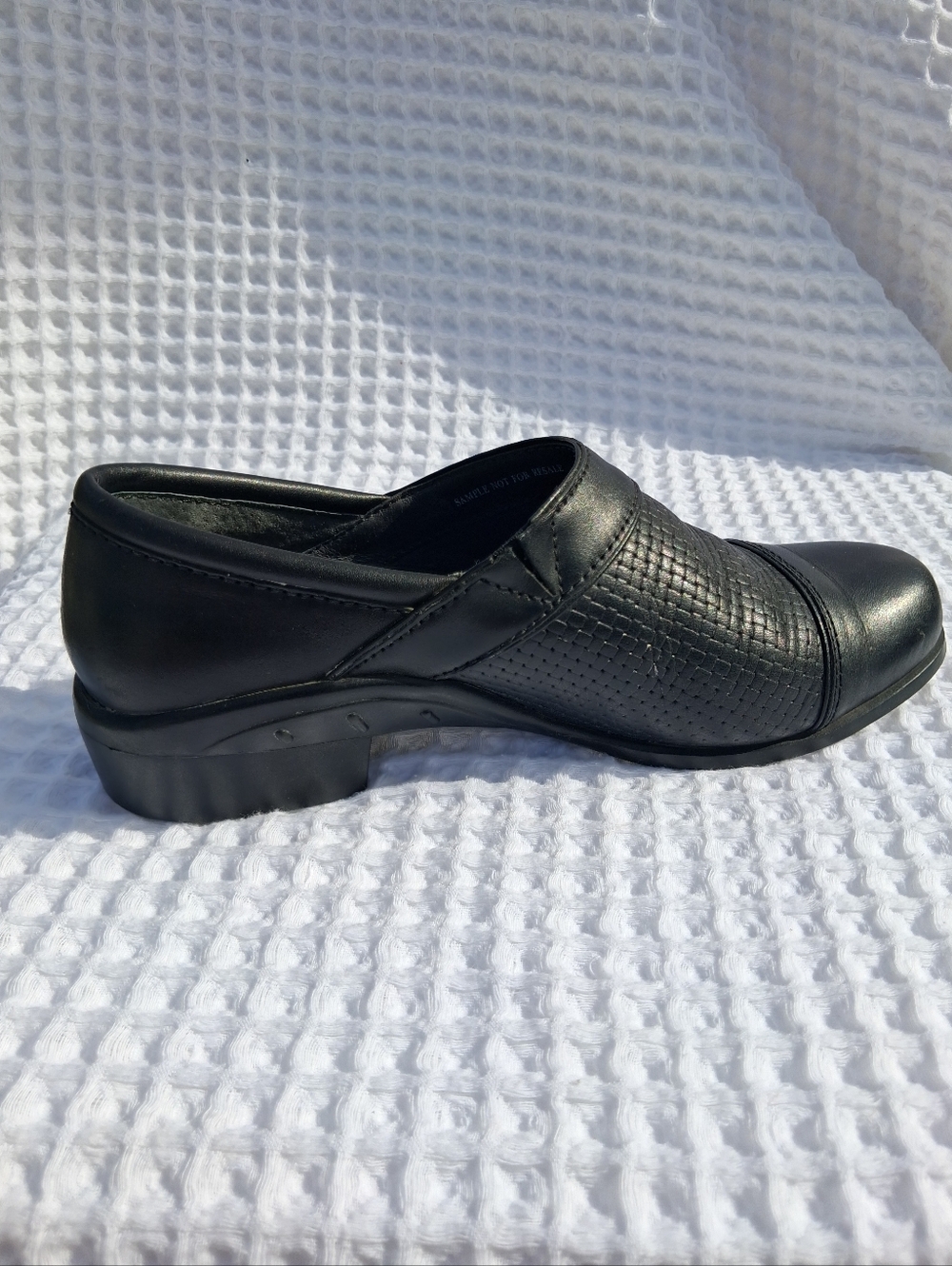 Ariat Santa Cruz Black Slip-On Textured Leather Panel Clog Size 7B "Sample"